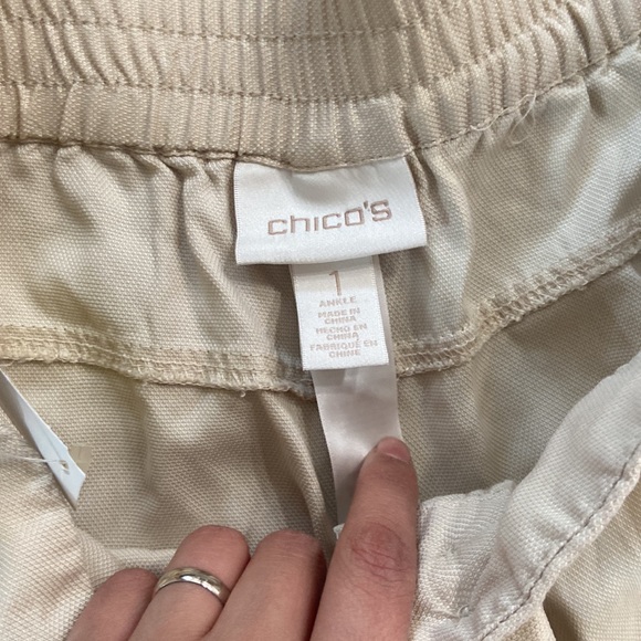 Chico’s ankle cargo neutral pants, size 1 - Picture 4 of 6